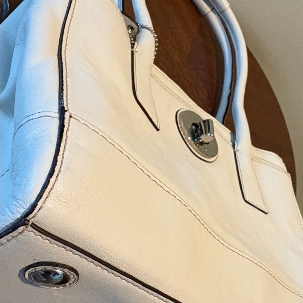 Coach F13675 Hampton Madeleine satchel/carryall smooth thick leather
White EUC - Picture 13 of 17